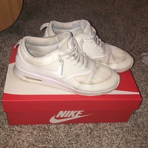 White Nike Air Max Thea